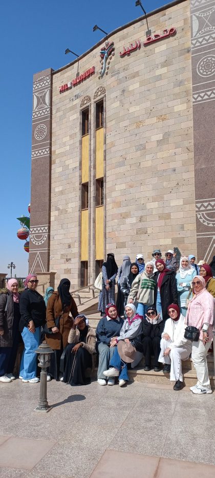 طالبات الأزهر الشريف بالمركز الثقافى الافريقى بأسوان