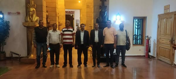 وفد من أساتذة كلية الآداب يزوروا المركز الثقافى الافريقى