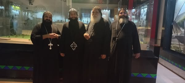 زيارة مجموعة من الرهبان للمركز الثقافى الافريقى