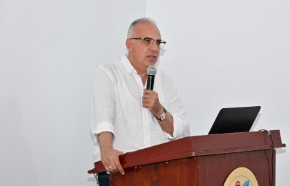 وزير الرى يلتقى بالعاملين بهيئة السد العالى