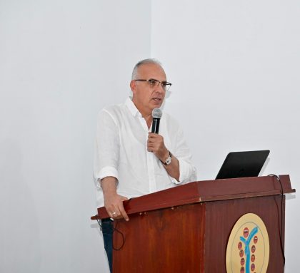 وزير الرى يلتقى بالعاملين بهيئة السد العالى
