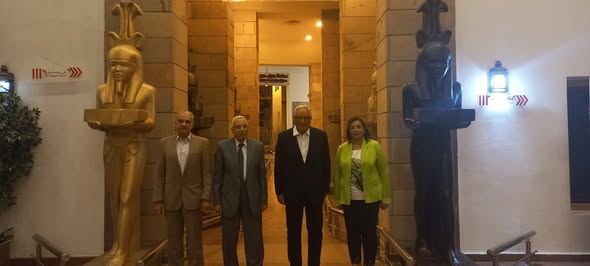 وزيرى التعليم والهجرة الاسبقان يزوران المركز الثقافي الافريقي