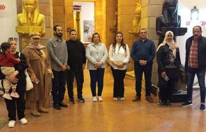 قيادات واعلاميين تزور المركز الثقافى الافريقى