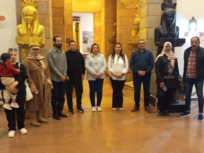 قيادات واعلاميين تزور المركز الثقافى الافريقى