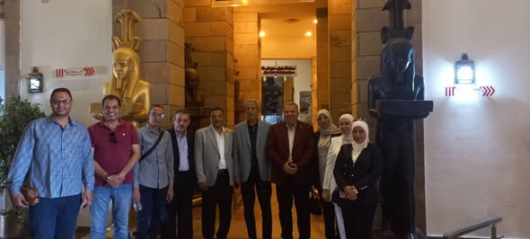 زيارة وفد من اساتذة الجغرافيا للمركز الثقافي الافريقي